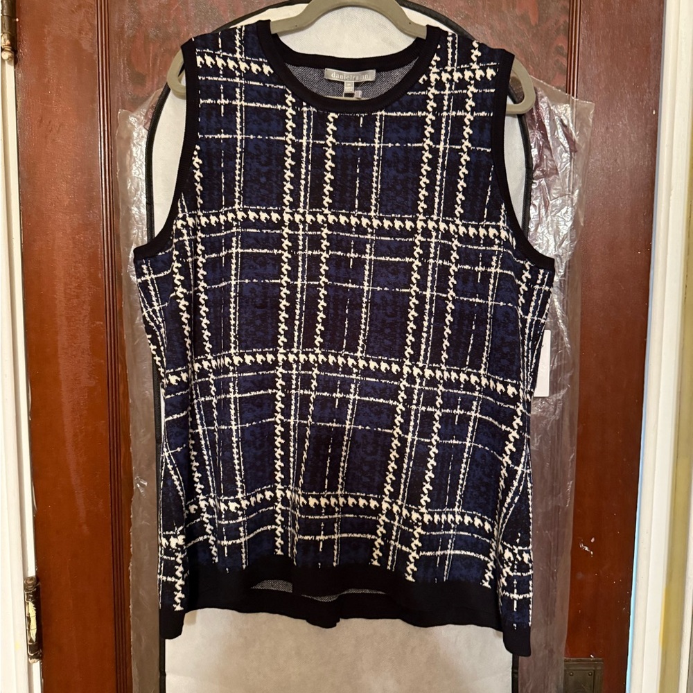 Daniel Rainn Navy and Cream Plaid Sleeveless Sweater